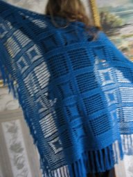 Синяя шаль крючком