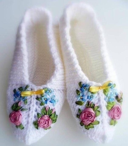 Нежные тапочки спицами