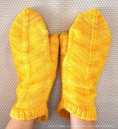 Желтые варежки спицами