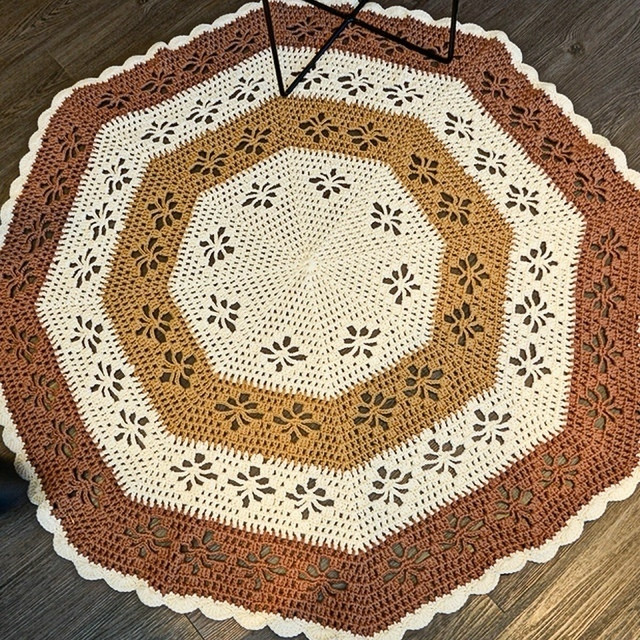 Круглый вязаный коврик