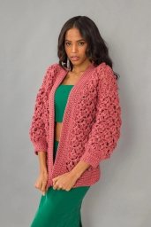 Розовый жакет, связанный крючком крупной вязкой