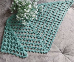 Мятная косынка узором «сетка» — лёгкость, которая чувствуется в каждом узелке