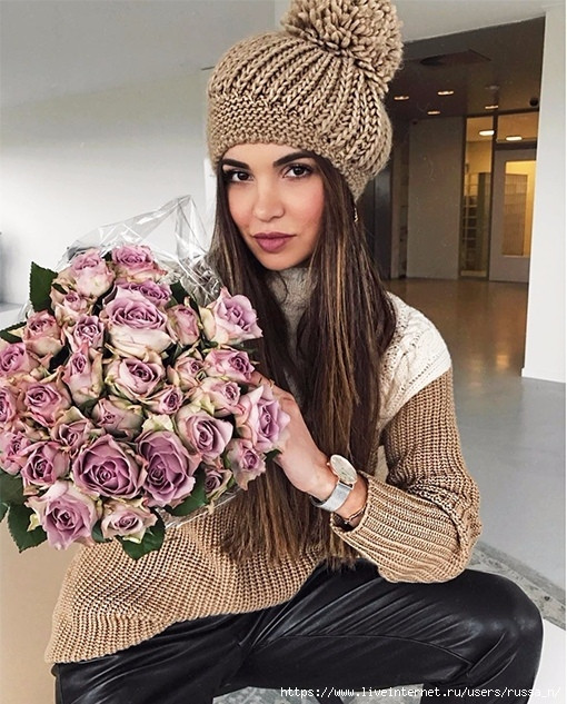 Шапка-беретка из шерстяной пряжи