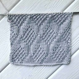 Интересный узор спицами