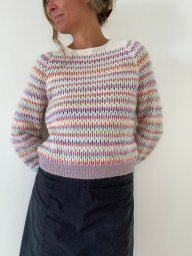 Жаккардовый джемпер узором из «разноцветных штрихов»