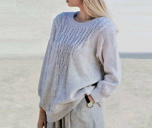 Серый джемпер в стиле оверсайз