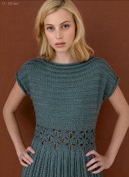 Платье спицами резинкой с ажурной талией