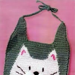 ​Вязаный нагрудник