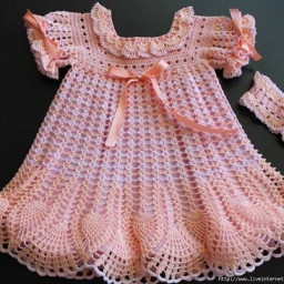 Персиковое платье для малышки