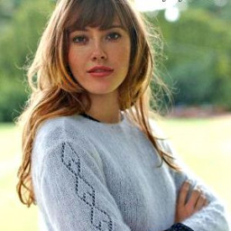 ​Пуловер с ажурным рисунком спицами