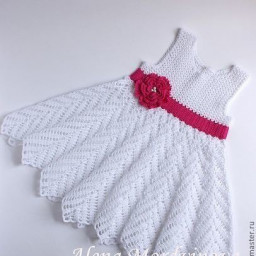 ​Белое платье с розой для девочки