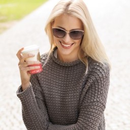 Ультрамодный вязаный джемпер