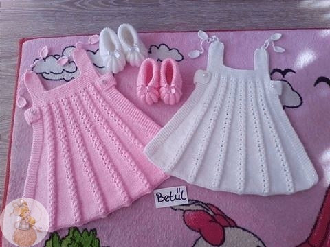 Сapaфaнчик с aжуpными полоскaми, вяжем детям