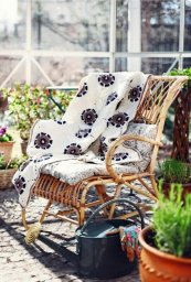 Плед из квадратных мотивов крючком