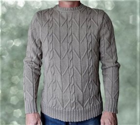 Мужской джемпер с рельефным узором спицами