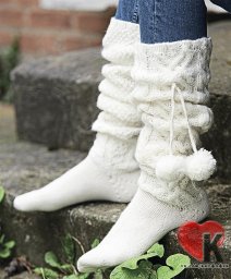 Гольфы, дополнительно декорированные забавными помпонами