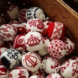 Готовимся к нг, вяжем ёлочные шары!