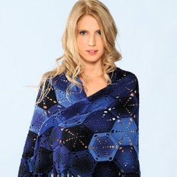 Красивая шаль в сапфировых тонах