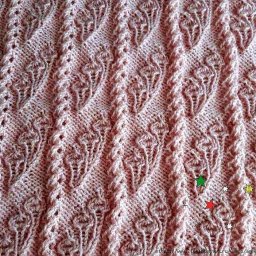 Красивый узор с объемными цветами