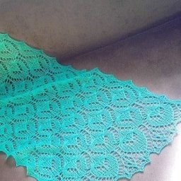 Нежный узор спицами для палантина