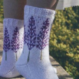 Вязаные носки «Люпины»