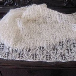 Нежная шаль из мохера