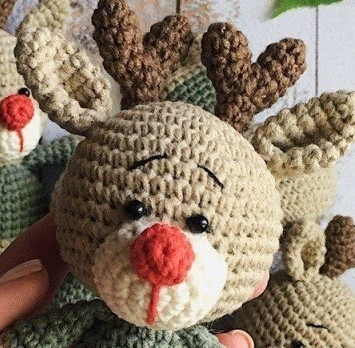 Вязаный олененок крючком