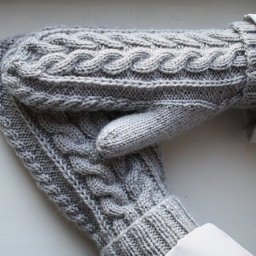 Теплые варежки спицами