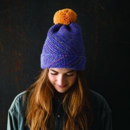 Тёплая шапочка, вязаная по диагонали - что-то новое!