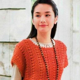 Яркая безрукавка крючком