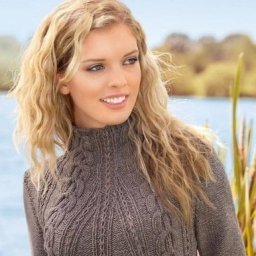 Пуловер с горлышком, вязаный спицами