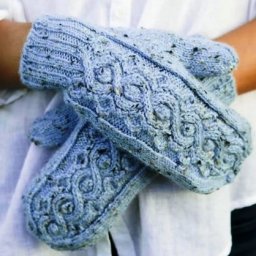 Изысканные зимние варежки, вязаные спицами