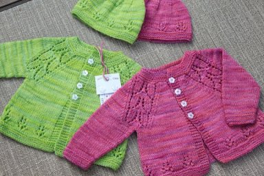 Детская кофточка спицами