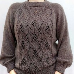 Вяжем стильный свитер спицами