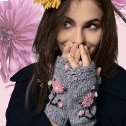 Аккуратные митенки с нежной вышивкой