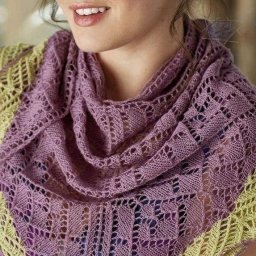 Интересная шаль спицами