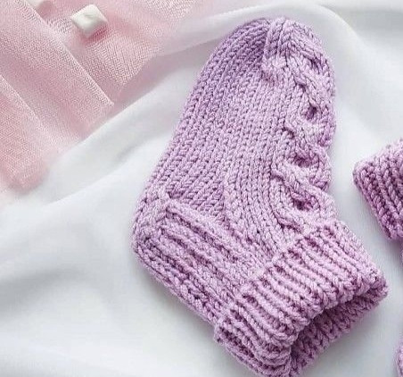 &Beta;яжем носочки малышу cпицами