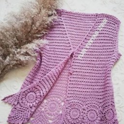 Жилет с шикарной каймой, вяжем крючком