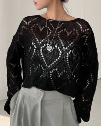 Чёрный женский ажурный джемпер с узором "сердечки": дерзкая романтика в трикотаже