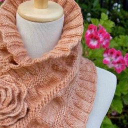 Объемный шарф с розой