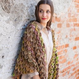 Шаль с чешуйчатым узором