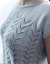Топ спицами, вяжем ажурным узором