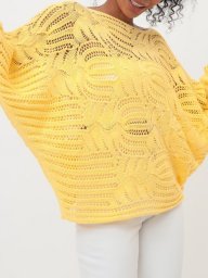 Бесподобная модель и красивый узор