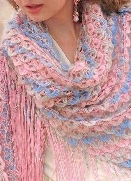 Шаль и митенки крючком узором из лепестков