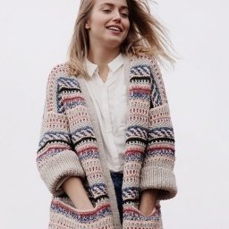 Стильный кардиган спицами