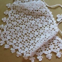 Простая косыночка, связанная крючком