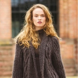 Вязаное пальто спицами