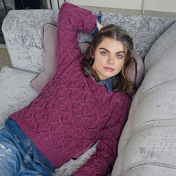 Милый джемпер яркого цвета