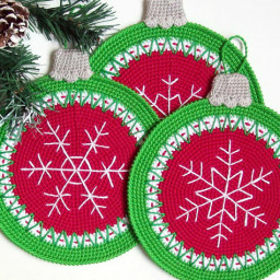 Вяжем крючком прихватку «Новогодний шар».