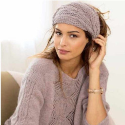 Нежный  пуловер спицами